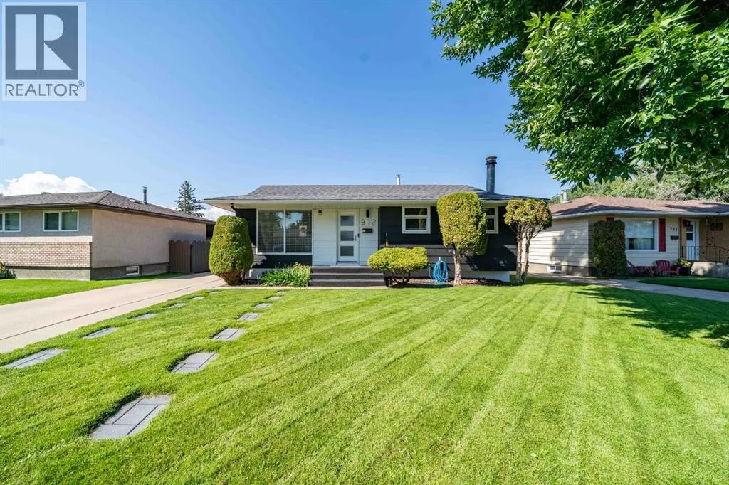 972 Bassett Crescent NW