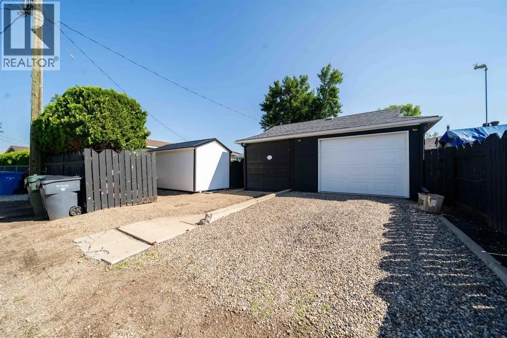 972 Bassett Crescent NW