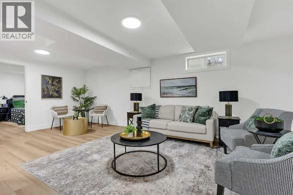 121 Woodford Close SW