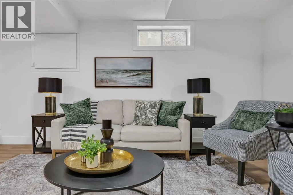121 Woodford Close SW