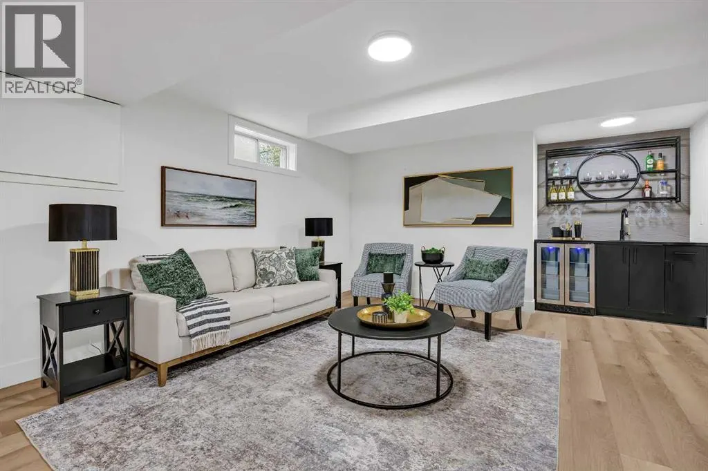 121 Woodford Close SW