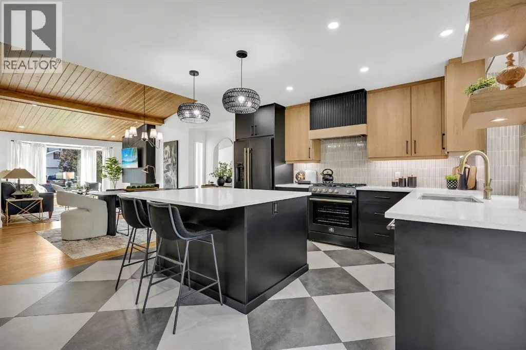 121 Woodford Close SW