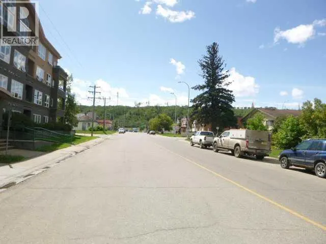 10102, 10104, 10106 Manning Avenue