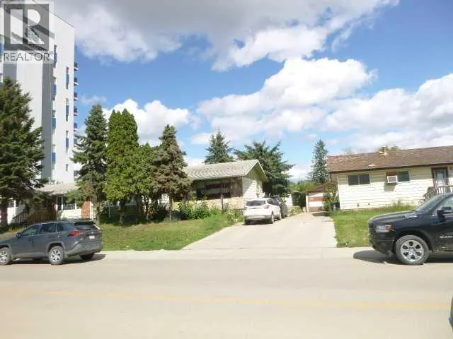10102, 10104, 10106 Manning Avenue