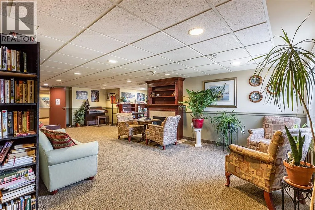 215, 1595 Southview Drive SE