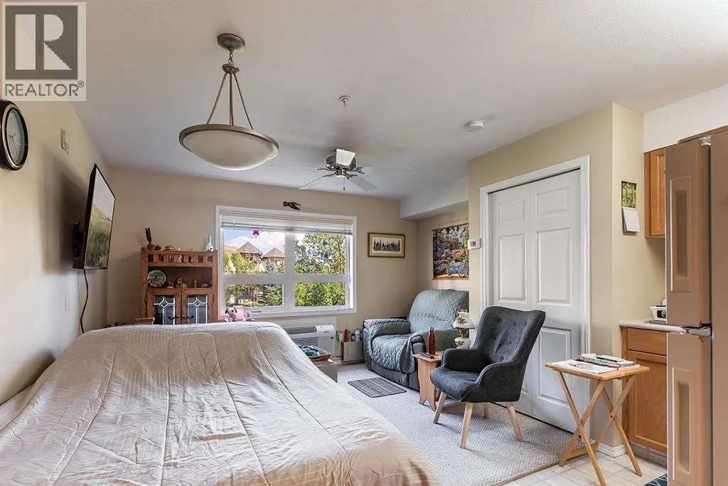 215, 1595 Southview Drive SE