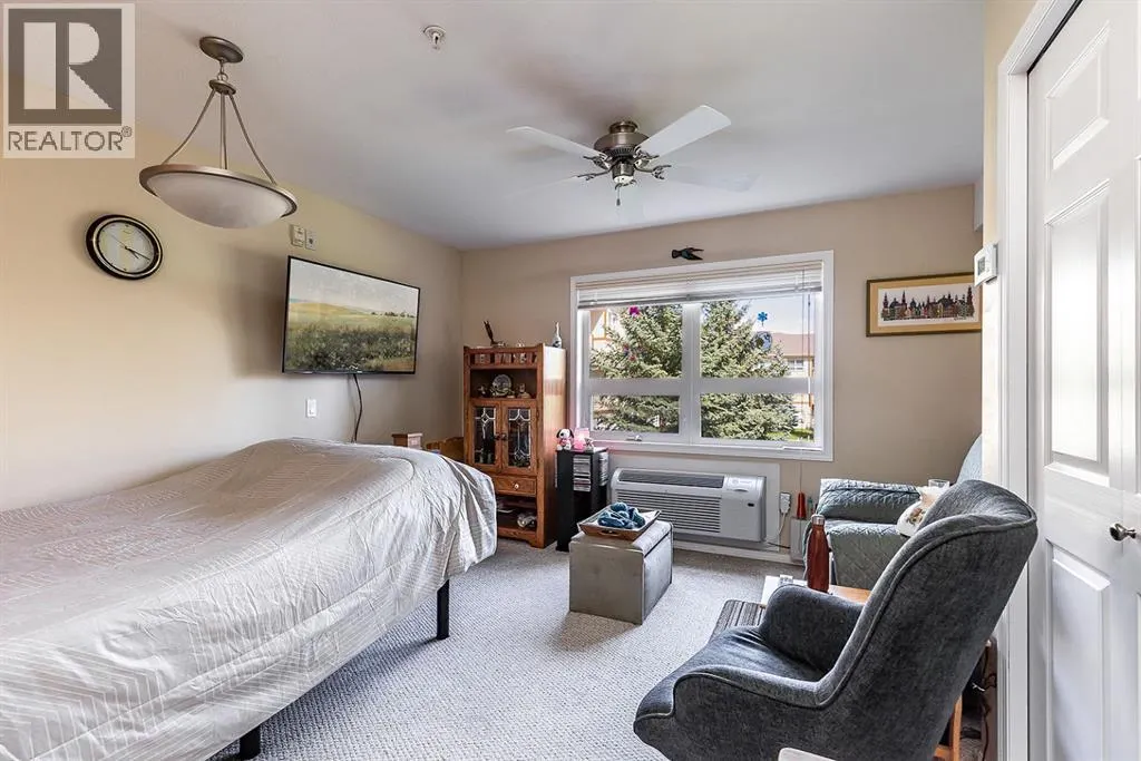 215, 1595 Southview Drive SE