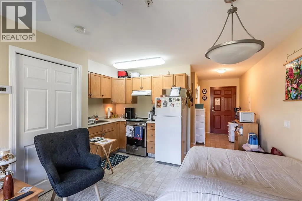 215, 1595 Southview Drive SE