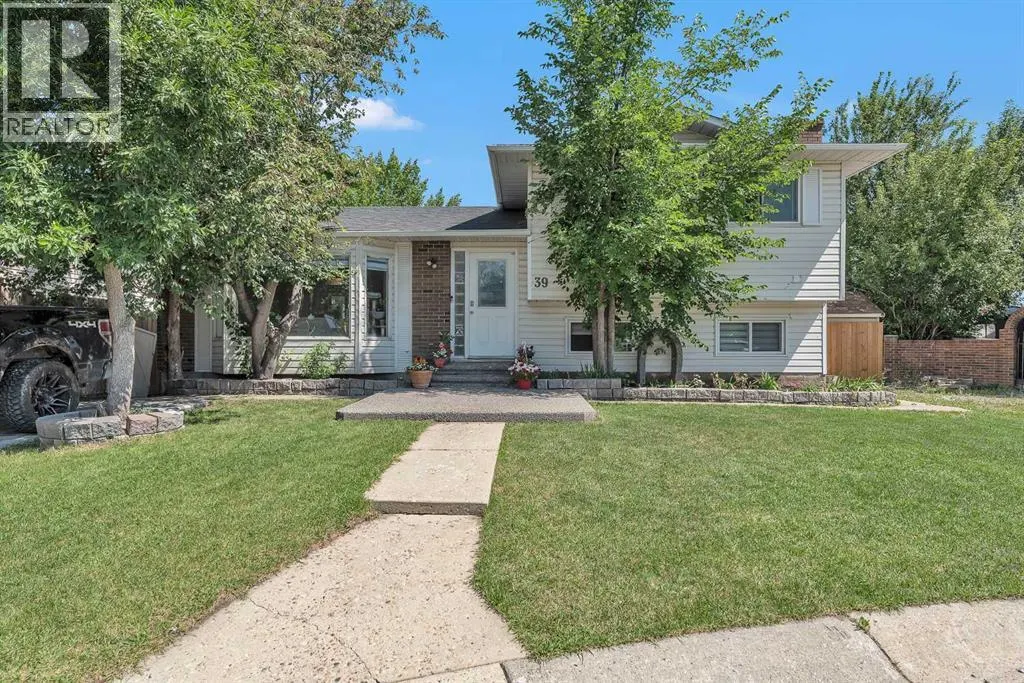 39 Templeridge Bay NE