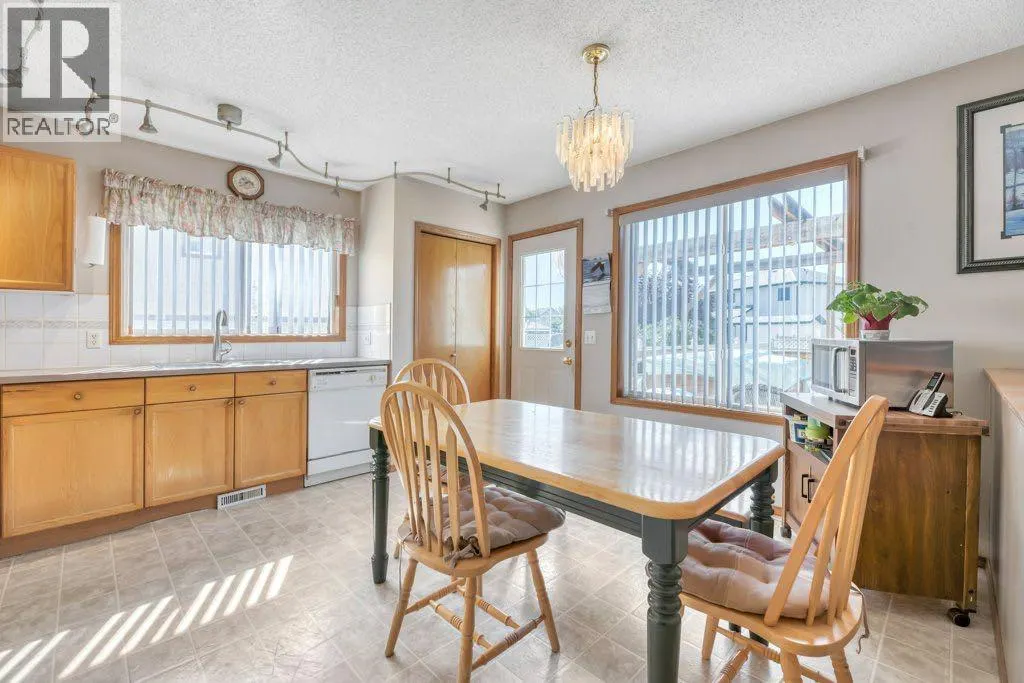 7 Springs Crescent SE