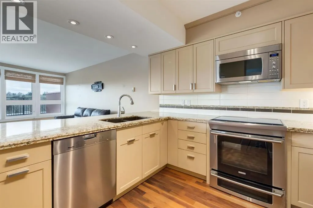 8704, 400 Eau Claire Avenue SW