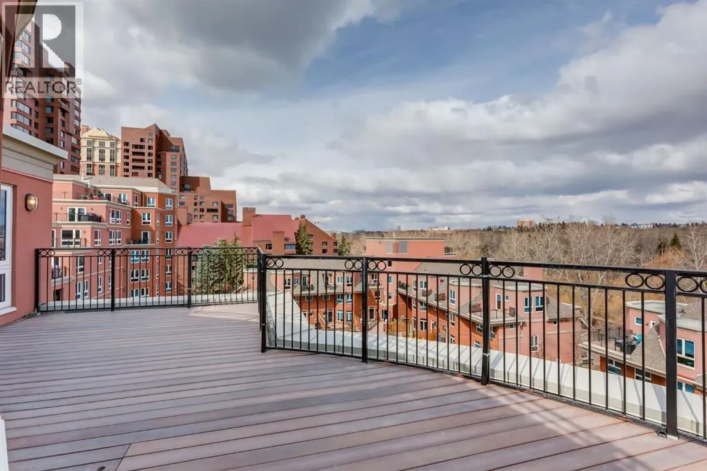 8704, 400 Eau Claire Avenue SW