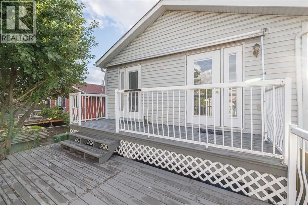 76 Doverglen Crescent SE