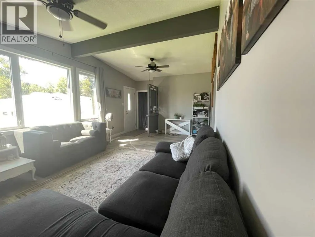 520 6 Street W