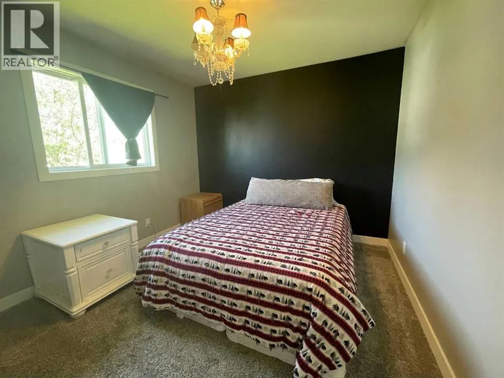 520 6 Street W