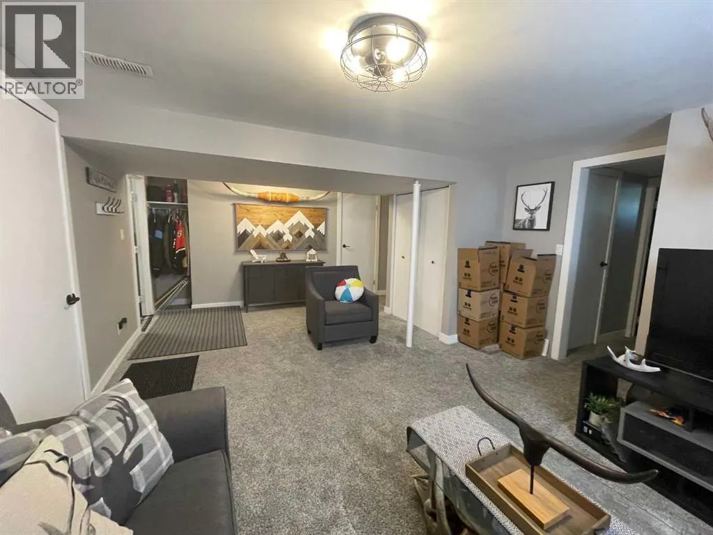 520 6 Street W