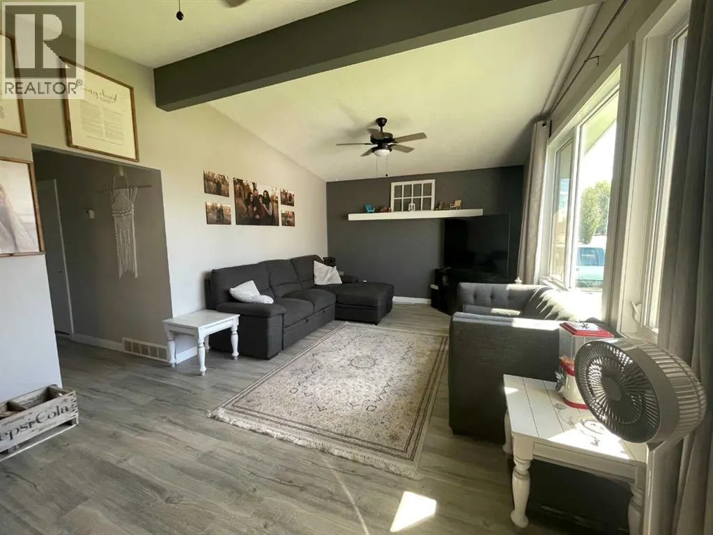 520 6 Street W