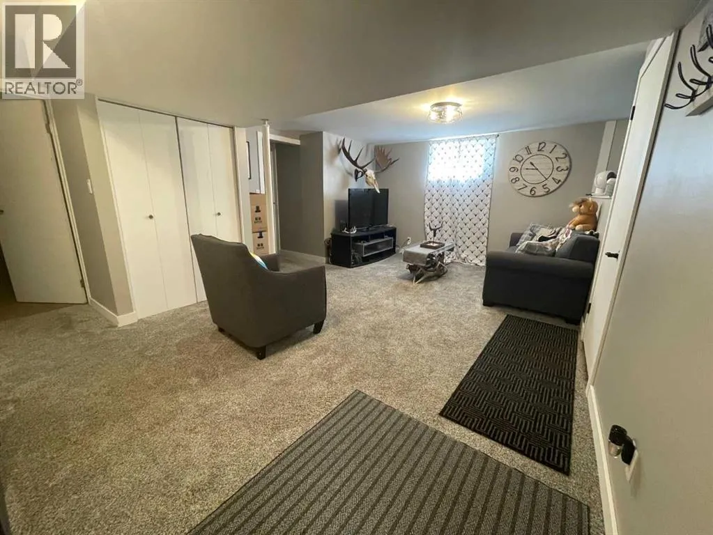 520 6 Street W