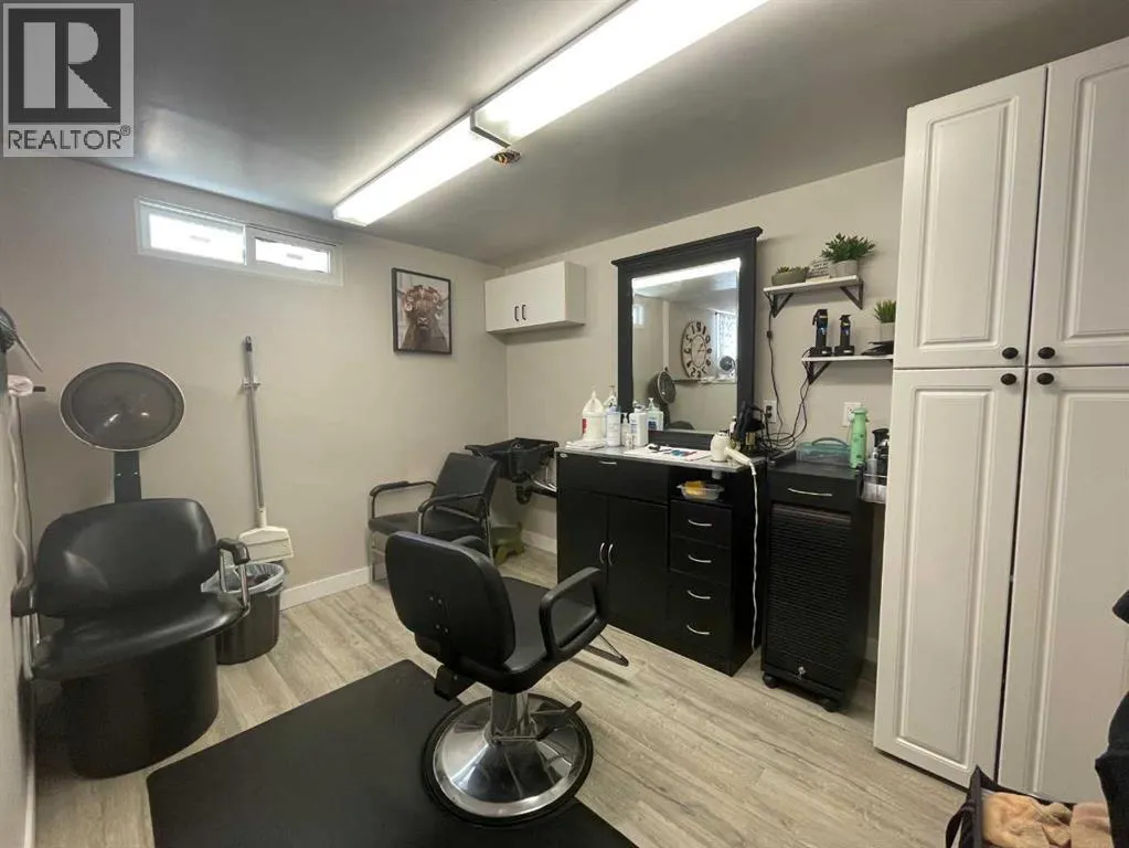 520 6 Street W