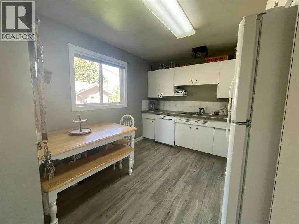 520 6 Street W