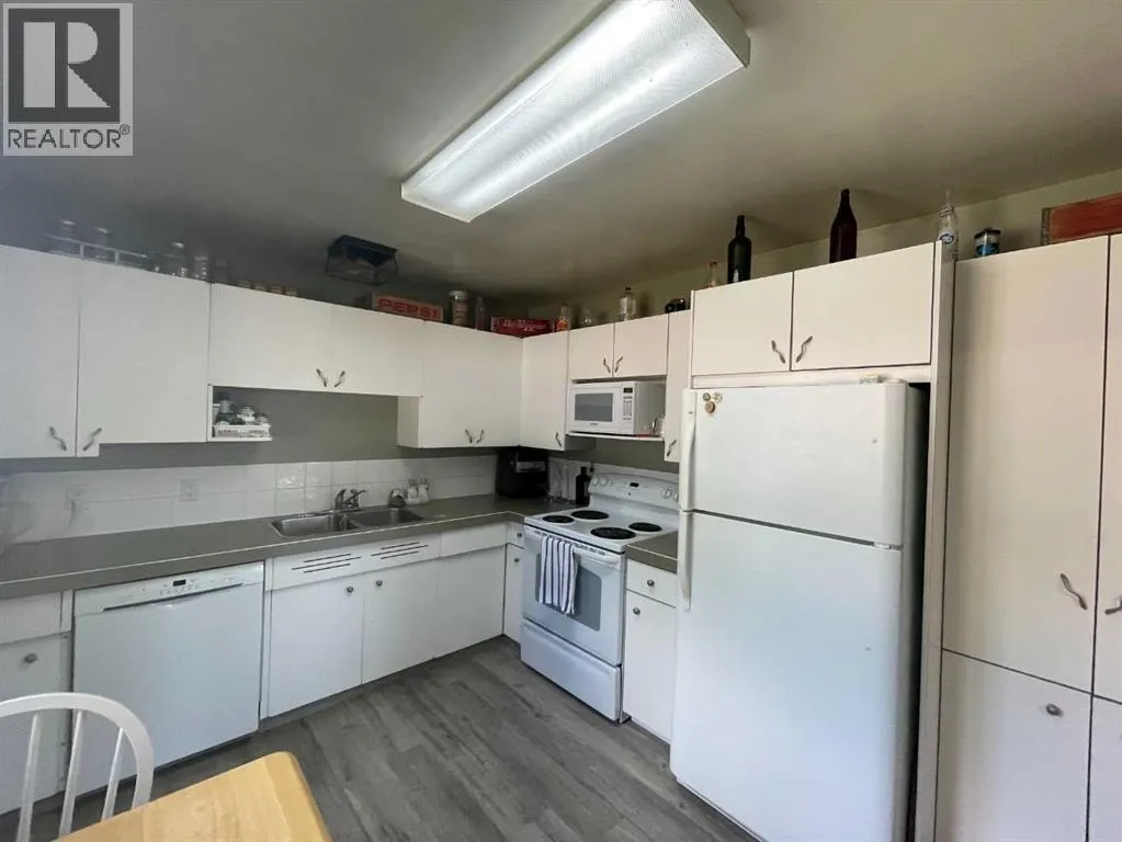 520 6 Street W