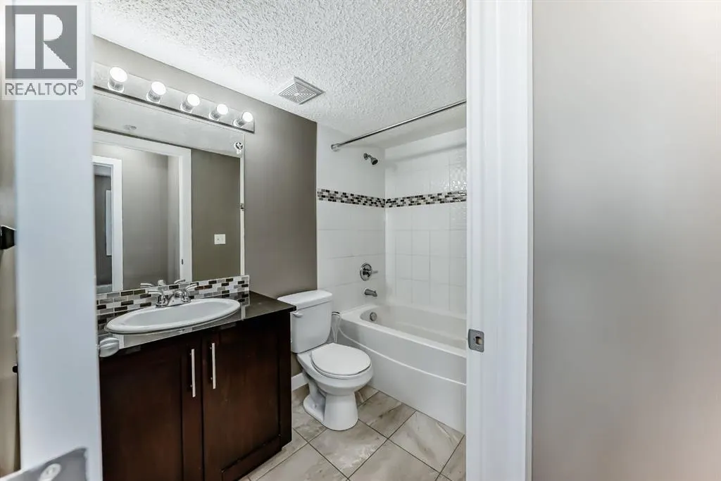 302, 15 Saddlestone Way NE