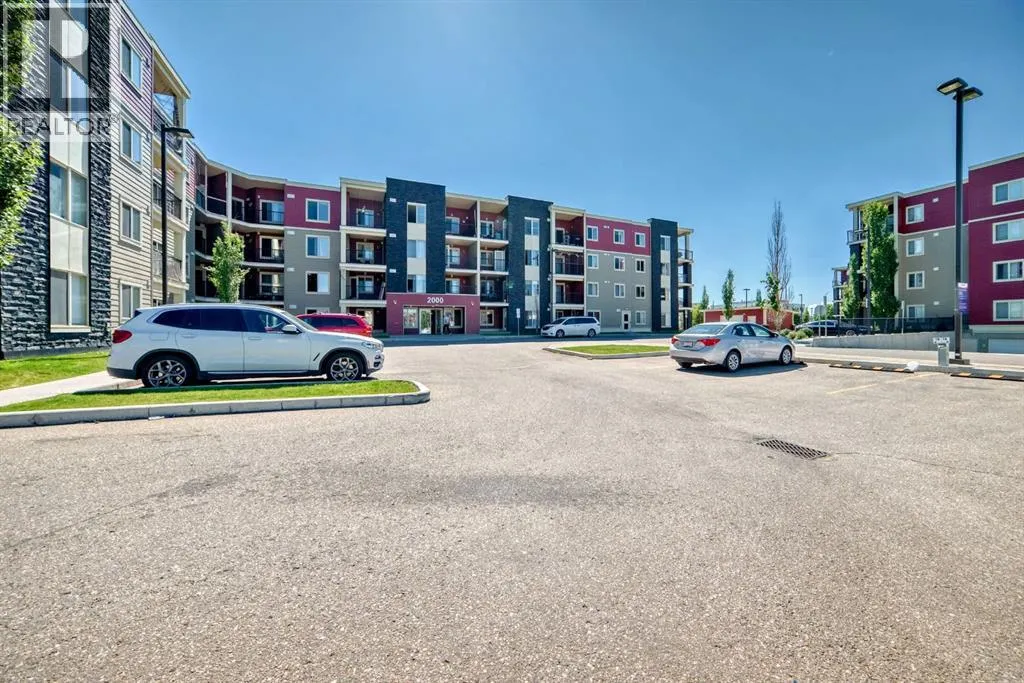 302, 15 Saddlestone Way NE