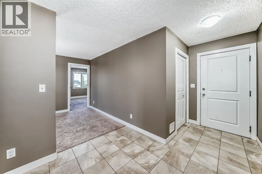 302, 15 Saddlestone Way NE
