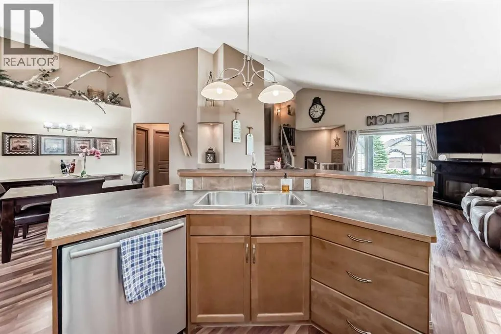 41 Canyoncrest Point W