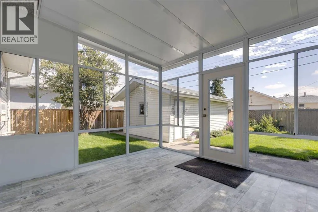 27 Pensacola Close SE