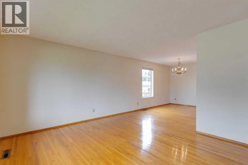 27 Pensacola Close SE
