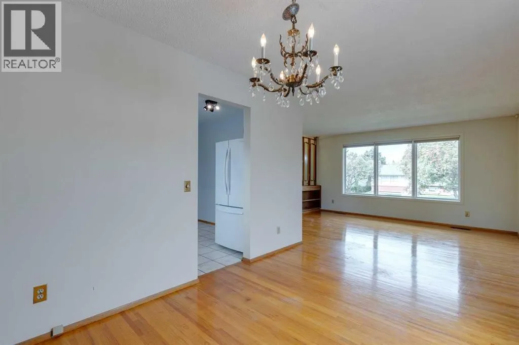 27 Pensacola Close SE