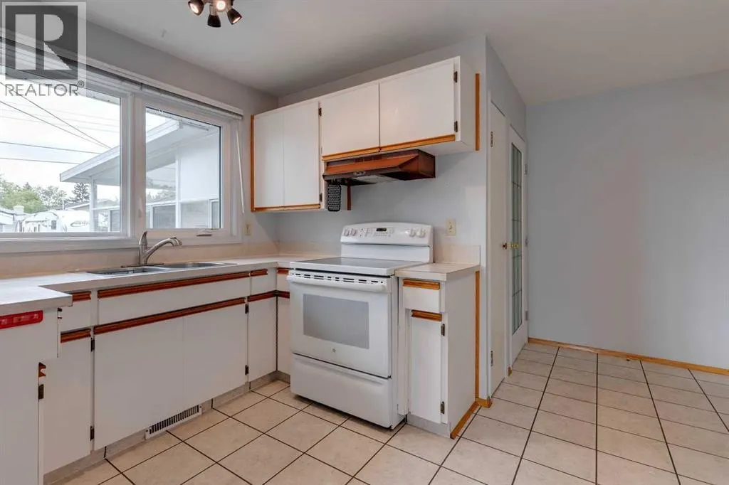 27 Pensacola Close SE