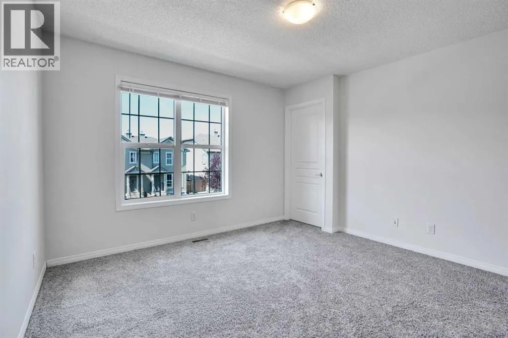 221 Elgin Meadows Park SE
