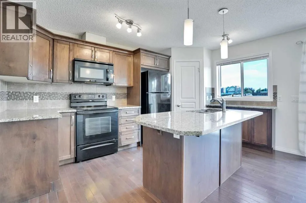 221 Elgin Meadows Park SE