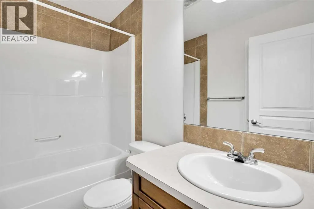 221 Elgin Meadows Park SE