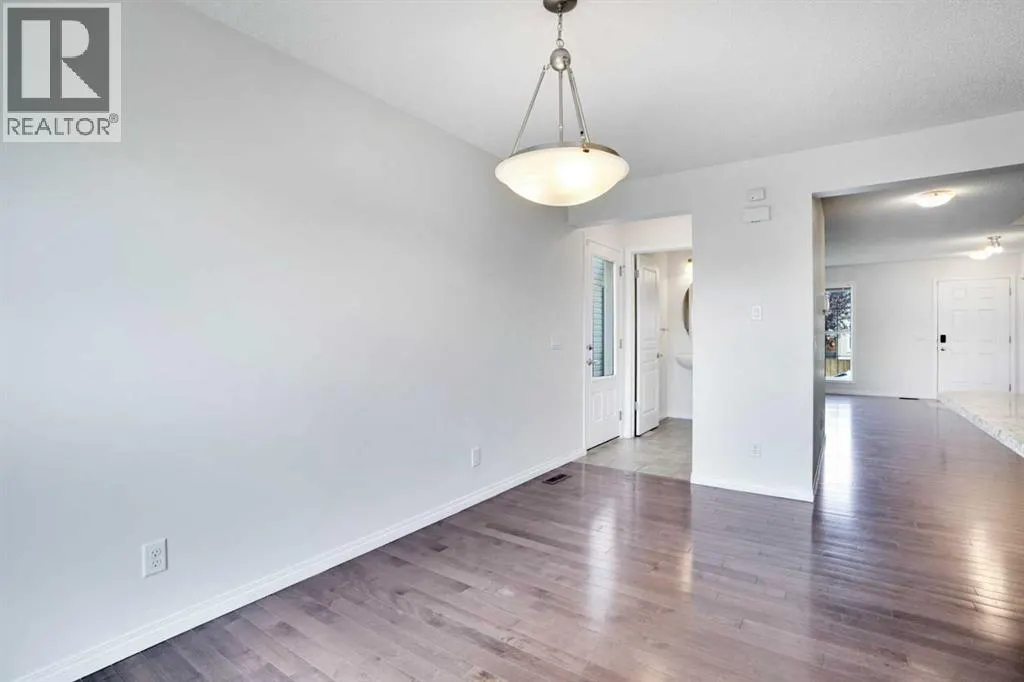 221 Elgin Meadows Park SE