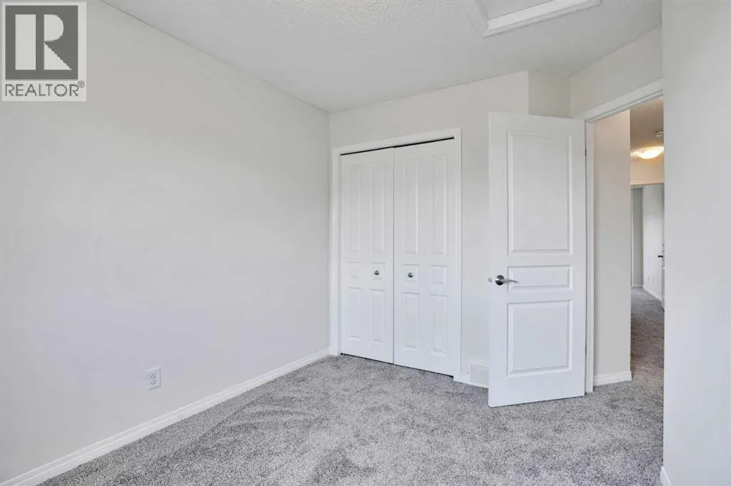 221 Elgin Meadows Park SE