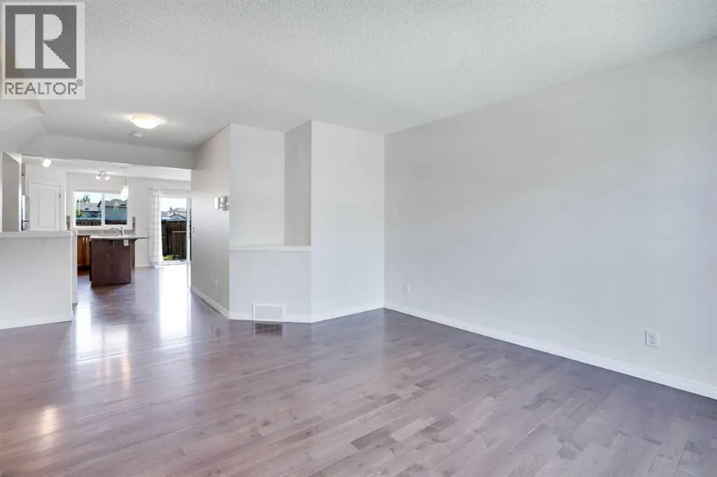 221 Elgin Meadows Park SE