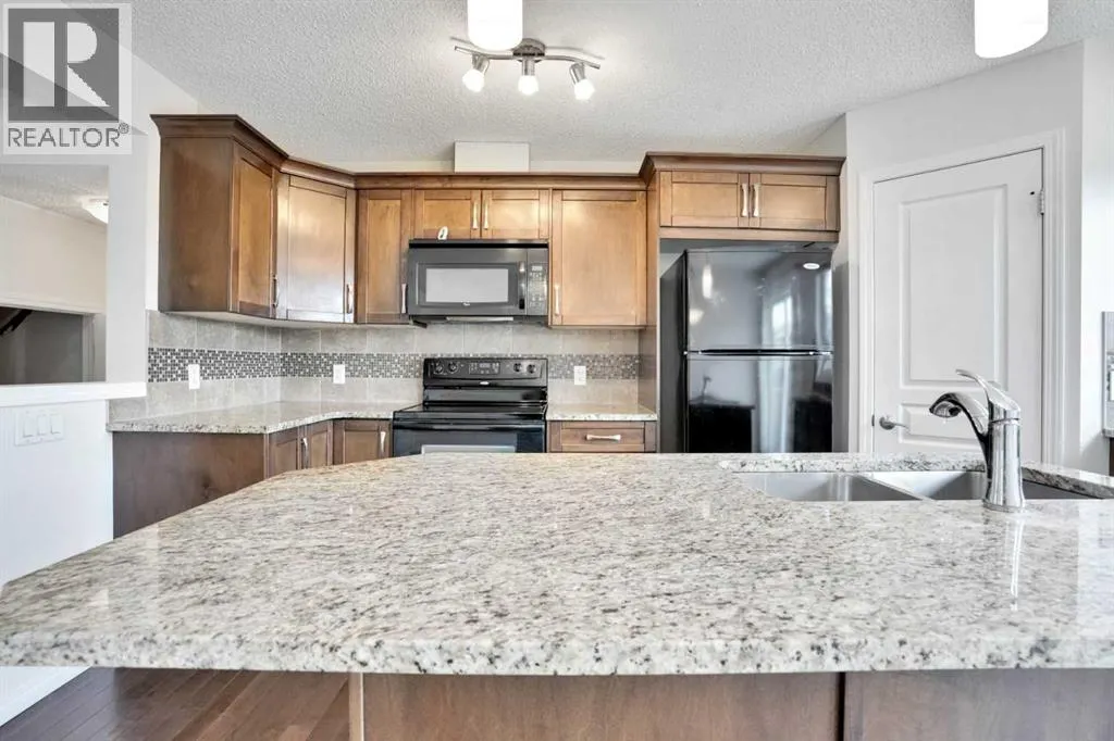 221 Elgin Meadows Park SE