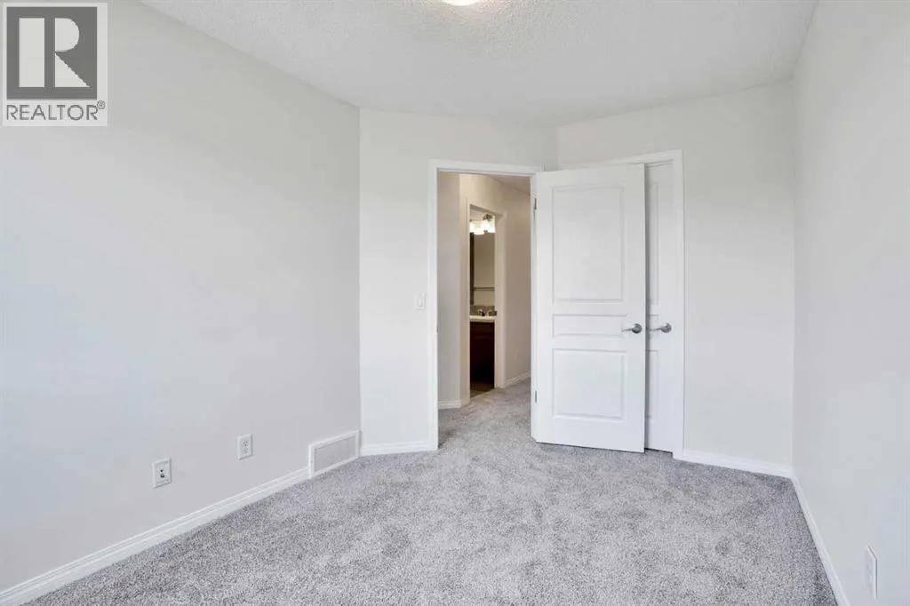 221 Elgin Meadows Park SE