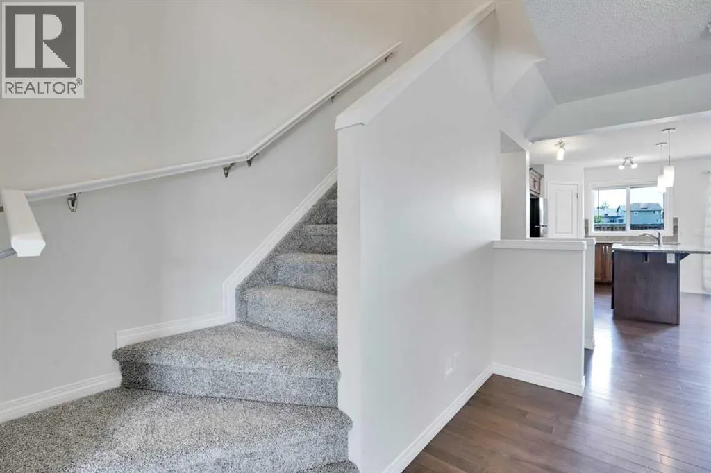 221 Elgin Meadows Park SE