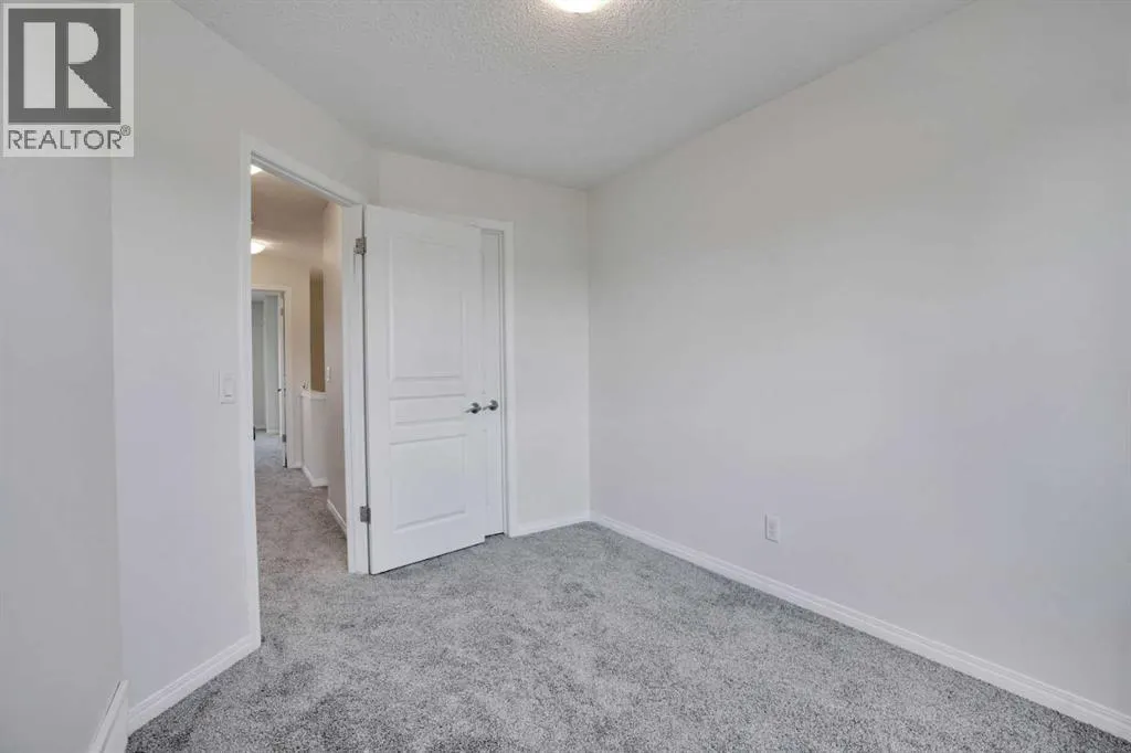 221 Elgin Meadows Park SE
