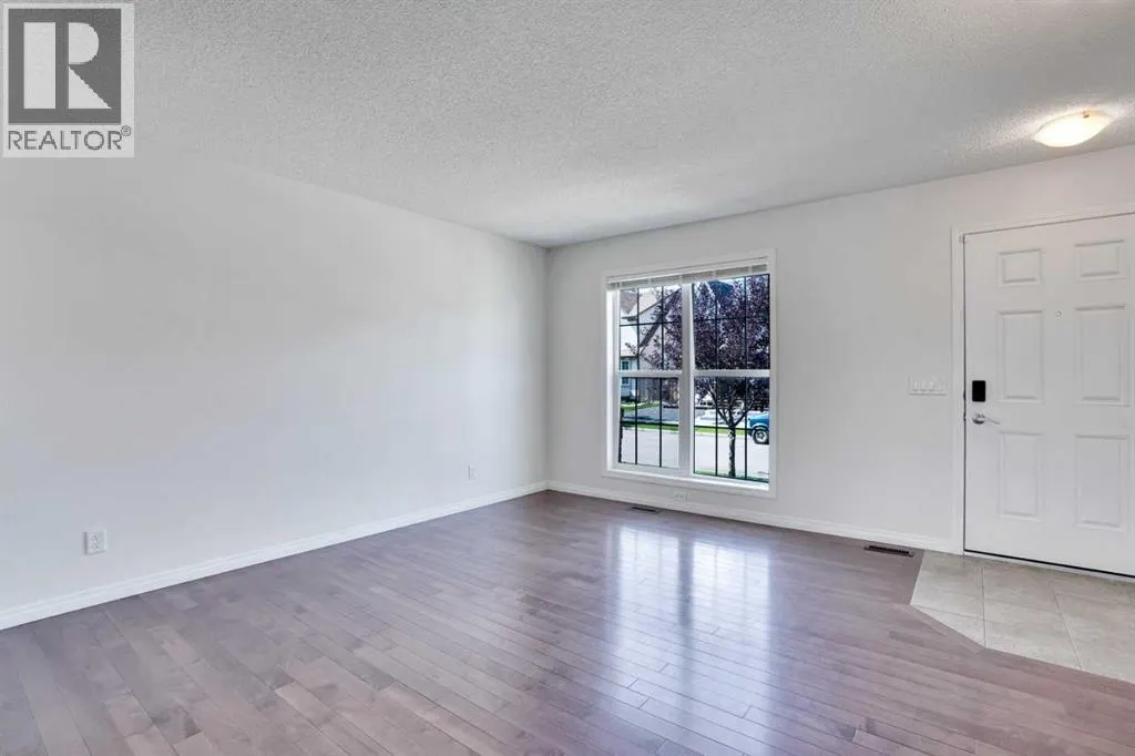 221 Elgin Meadows Park SE