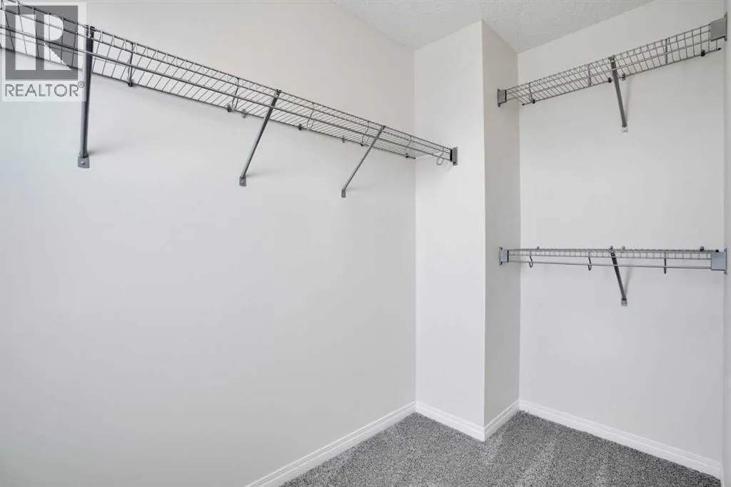 221 Elgin Meadows Park SE