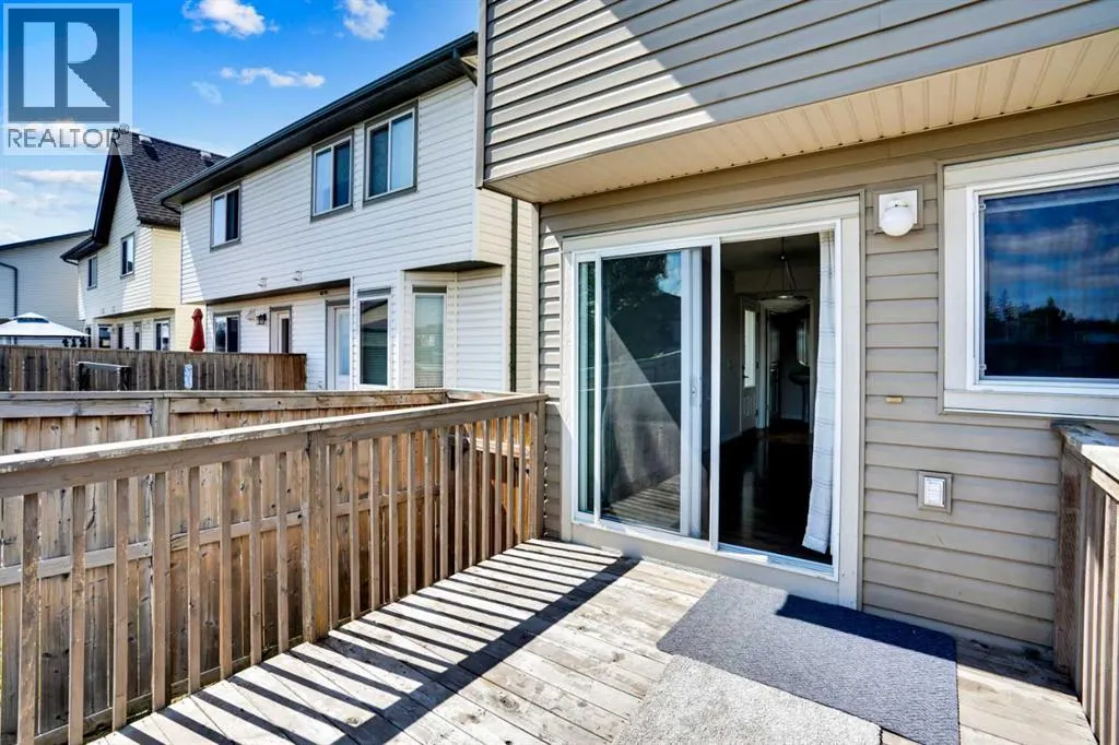 221 Elgin Meadows Park SE