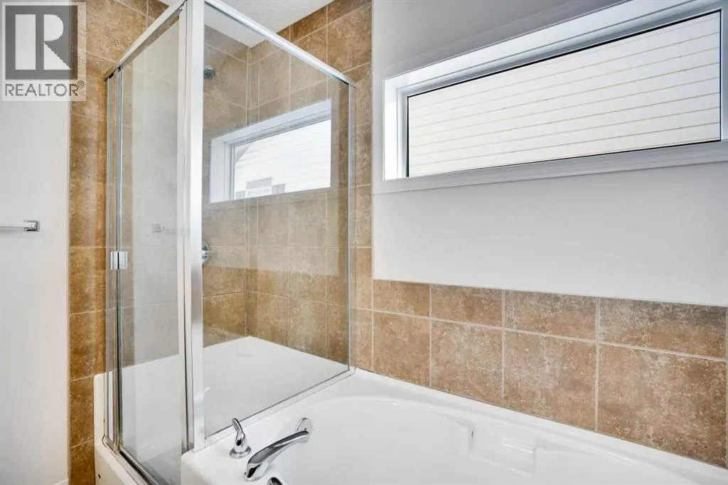 221 Elgin Meadows Park SE