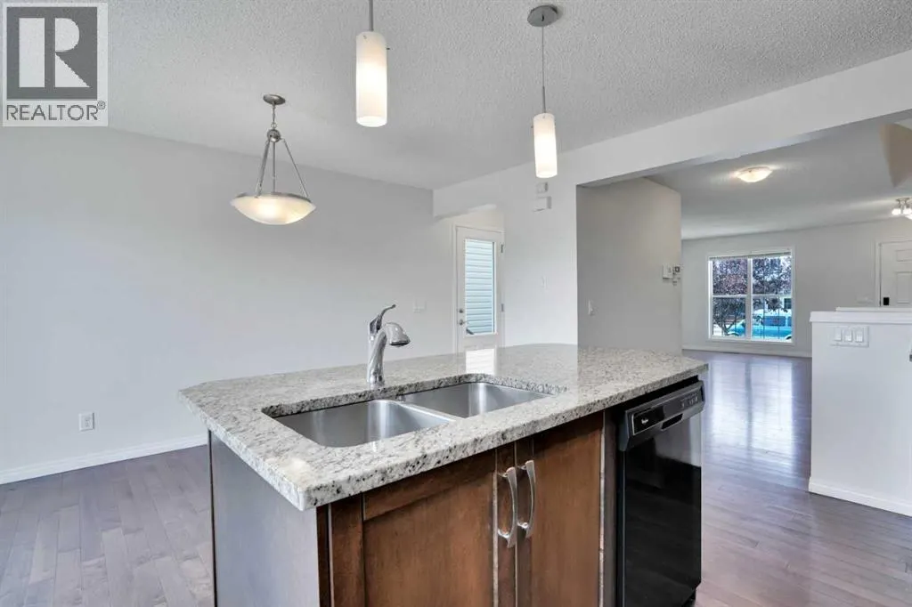 221 Elgin Meadows Park SE
