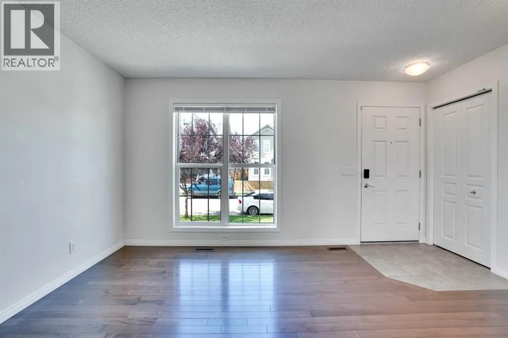 221 Elgin Meadows Park SE