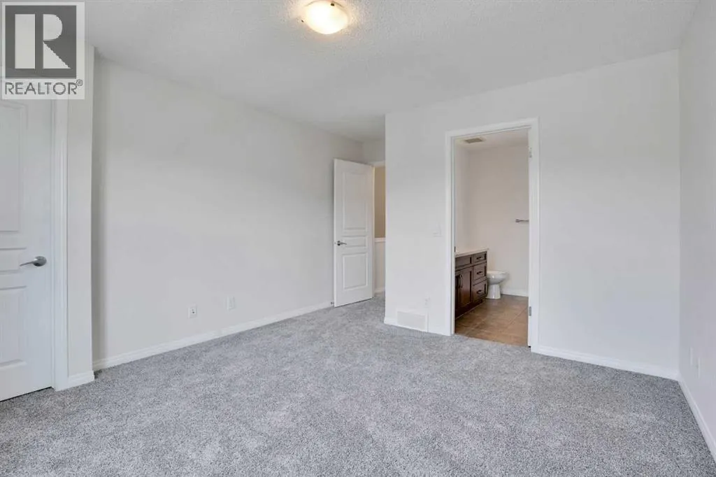 221 Elgin Meadows Park SE